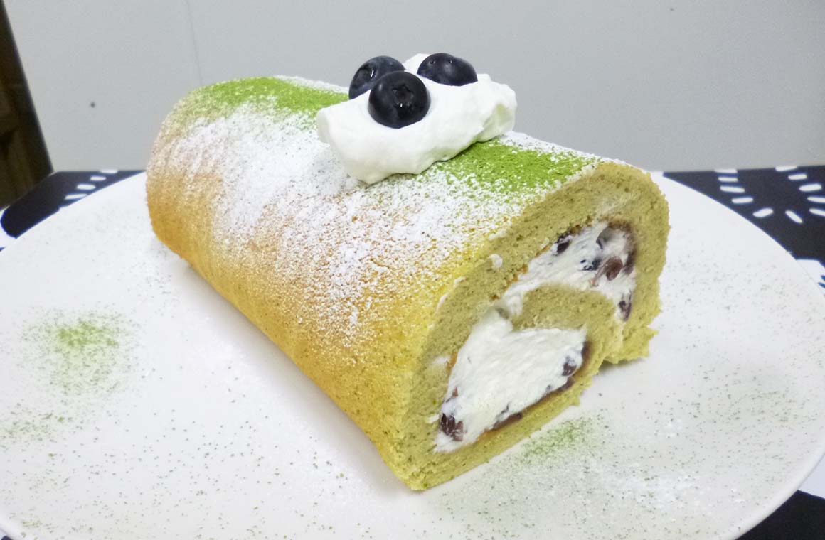 オクラと抹茶のロールケーキ