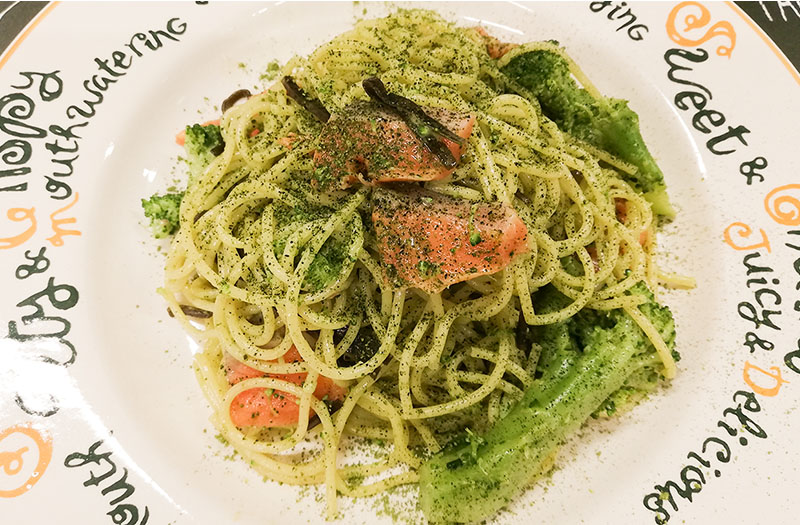 抹茶ミニシェイカーを使った 簡単 サーモンとブロッコリーの抹茶クリームパスタ