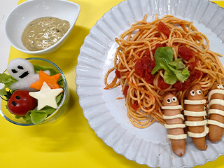 ハッピーハロウィン 紅茶のトマトソースパスタ